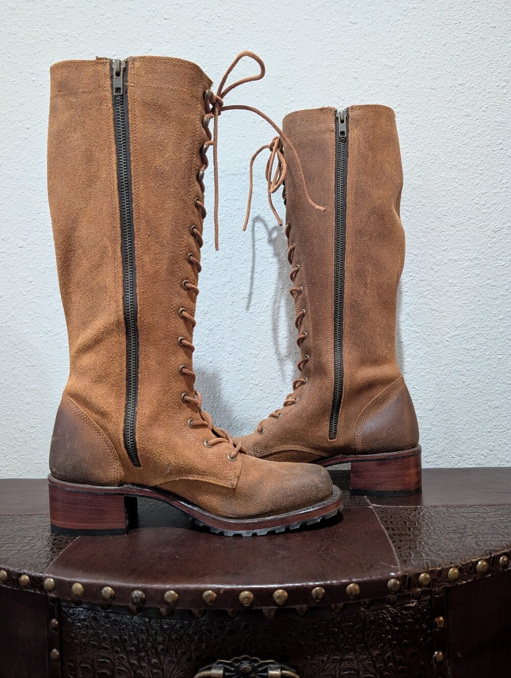 Frye Campus Lug Tall Lace Up Boots - Tan Suede - Size 8.5 - Picture 9 of 12